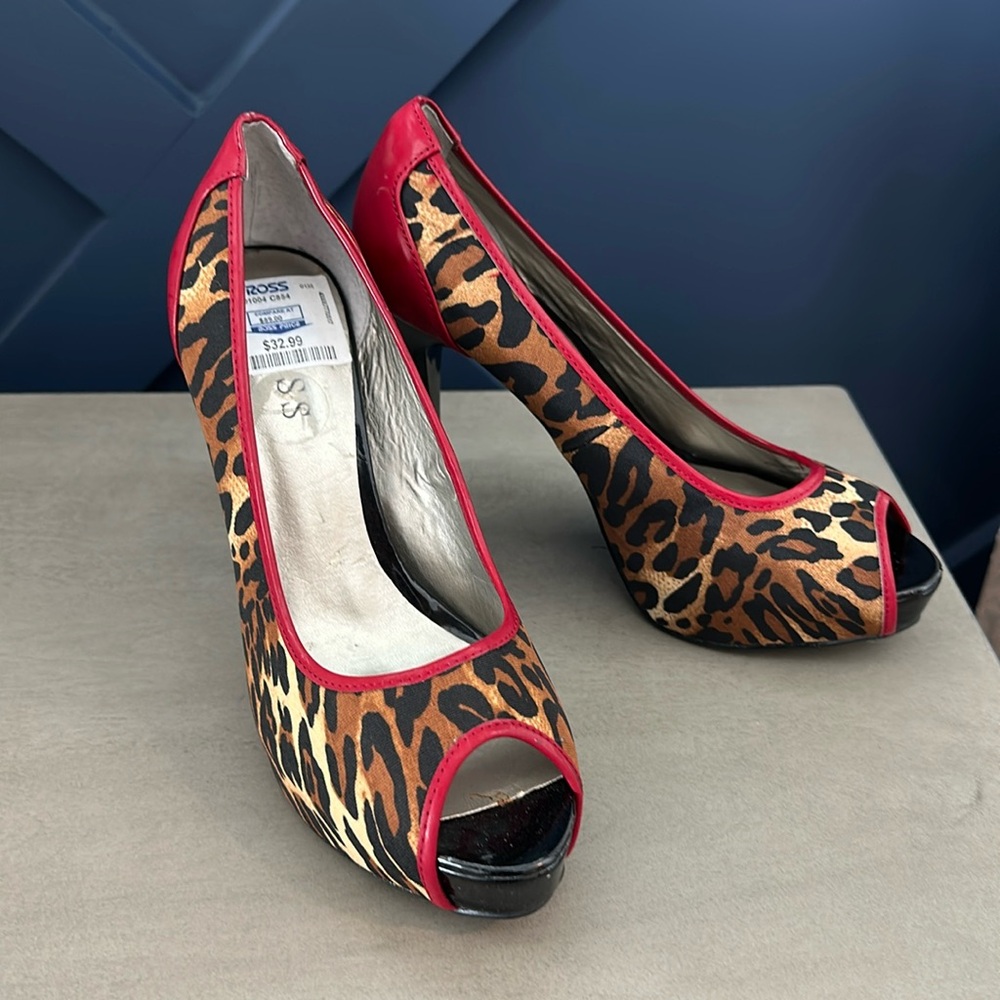 Beautiful GUESS Cheetah Heels 🔥